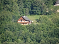 Chalet d’exception rénové avec vue dominante + grange à fort potentiel – Ugine