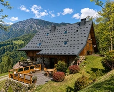 A vendre sur 2,4 ha en pleine nature 1 Chalet Rénové + 1 ancien chalet à réhabiliter