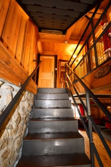 A vendre sur 2,4 ha en pleine nature 1 Chalet Rénové + 1 ancien chalet à réhabiliter