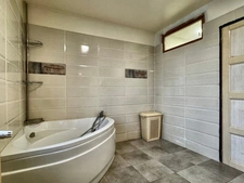 ALBERTVILLE – Maison rénovée de 147,64 m² – 4 chambres – Terrain 237 m²