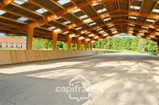 Château and equestrian facilities (stud farm) for sale in the heart of the Bourbonnais countryside - Caretaker's house, clubhouse, riders' house, stalls, stables - 40 hectares of land