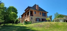 Allier (03) department: For sale in Hérisson - Fully renovated house of 190 m² - 2429 m² plot - Outbuildings - Swimming pool