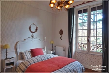 Allier (03) department: For sale in Hérisson - Fully renovated house of 190 m² - 2429 m² plot - Outbuildings - Swimming pool