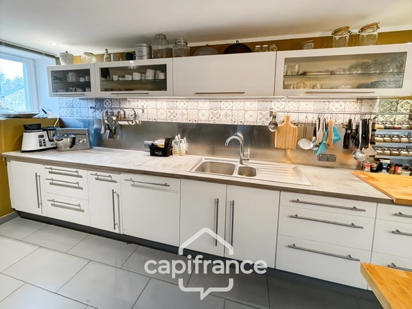 Dpt Creuse (23), à vendre Saint Vaury propriété de 590 m2 avec plusieurs logements possibles - Piscine - Dépendances - Terrain 1,10 ha