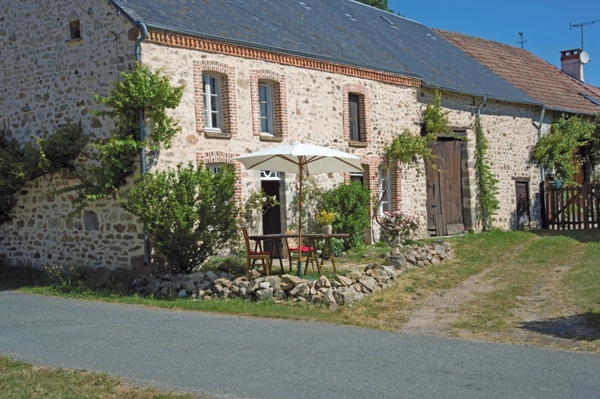 Dpt Creuse (23), à vendre  à Fleurat  maison de 4 pièces de 78 m2 - Grange attenante et terrain de 1289 m2