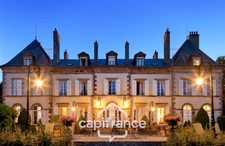 Château and equestrian facilities (stud farm) for sale in the heart of the Bourbonnais countryside - Caretaker's house, clubhouse, riders' house, stalls, stables - 40 hectares of land