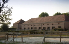 Château, installation équestre (haras) à vendre au coeur du bocage bourbonnais - Maison de gardien, club house, maison des cavaliers, boxes, écuries - Terrain de 40 hectares