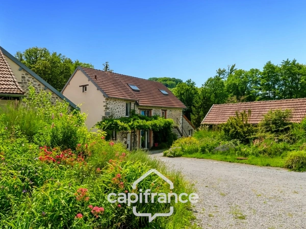 À REPRENDRE – DOMAINE TOURISTIQUE – 5 CHAMBRES D’HÔTES + 3 GÎTES –  MURS + ACTIVITÉ 