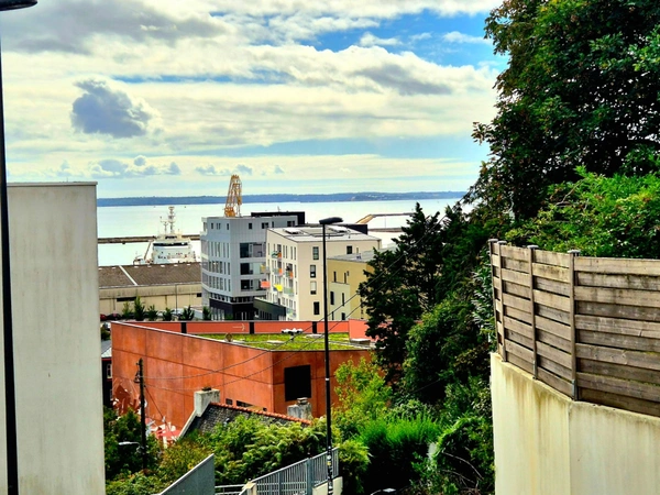Maison T2 en pierre avec vue sur le port de commerce BREST