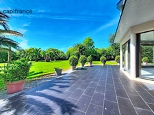 Maison d’architecte – jardin paysager et environnement privilégié à Milizac (29)