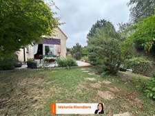 Maison à vendre à Clermont-Créans – 4 chambres, jardin, deux terrasses et garage
