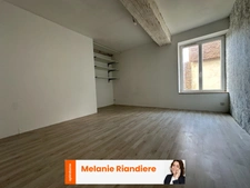 Maison de caractère à vendre à Courcelles-la-Forêt – 5 chambres, jardin et dépendances