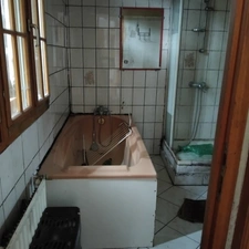 Maison avec travaux intérieurs... toiture en excellent état  