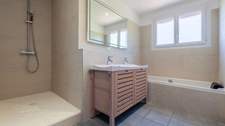 Appartement à vendre 3 pièces LESCAR (64) Jardin de 268m2 Parking et garage