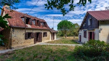 Maison à vendre 2 pièces AUBERTIN (64) ; Grange et 1,8Ha de terrain