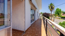Appartement à vendre 3 pièces LESCAR (64) Jardin de 268m2 Parking et garage