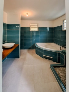 Le Moule — Maison familiale 188 m² avec piscine sur terrain de 1 226 m²