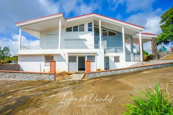 Villa de 391,6 m² sur un terrain de 5 301 m²