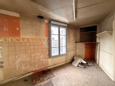 Maison de Bourg (à rénover) avec un beau potentiel.