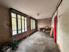 Maison de Bourg (à rénover) avec un beau potentiel.