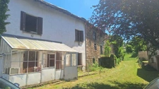 Maison à rénover avec grange en pierre, source et 7 000 m² de terrain - Saint Gervais Sous Meymont (63)
