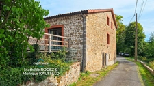 CUNLHAT – BELLE MAISON EN PIERRES RÉNOVÉE – JARDIN 500 M² – GRANGE