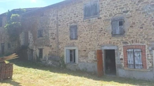 Maison à rénover avec grange en pierre, source et 7 000 m² de terrain - Saint Gervais Sous Meymont (63)