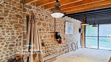 CUNLHAT – BELLE MAISON EN PIERRES RÉNOVÉE – JARDIN 500 M² – GRANGE