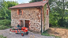 CUNLHAT – ENSEMBLE IMMOBILIER AVEC 2 MAISONS, JARDINS ET DÉPENDANCES – PROCHE GOLF