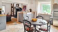 CUNLHAT – ENSEMBLE IMMOBILIER AVEC 2 MAISONS, JARDINS ET DÉPENDANCES – PROCHE GOLF