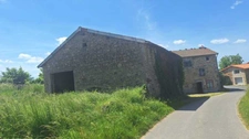 Maison à rénover avec grange en pierre, source et 7 000 m² de terrain - Saint Gervais Sous Meymont (63)