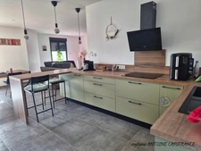Maison récente de plain-pied, 3 chambres, garage et terrain clos à Berenx