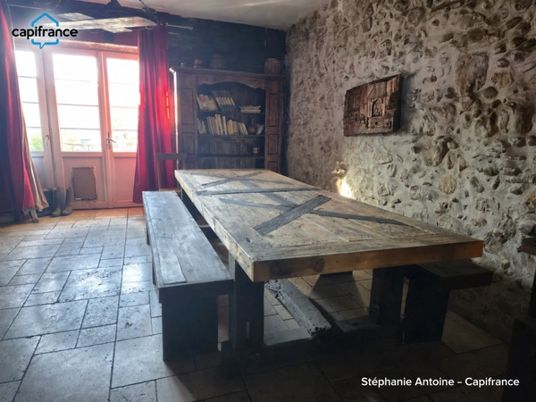PUYOÔ – MAISON DE CARACTÈRE DE 188,83 M², 5 CHAMBRES, GRANGE D’ENVIRON 300 M² ET TERRAIN DE 1 198 M² – 245 000 €