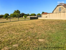 Maison récente de plain-pied, 3 chambres, garage et terrain clos à Berenx