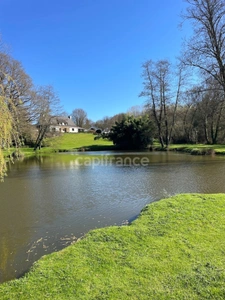 A rare natural haven, nestled between a pond and a stream, in the heart of Elven and completely secluded.