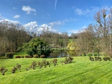 A rare natural haven, nestled between a pond and a stream, in the heart of Elven and completely secluded.