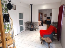 À VENDRE - Ancien corps de ferme rénové avec charme et potentiel à CORNANT ! 175 m² - 2 logements - Grange - Atelier - Terrain clos - Calme absolu ! 🌿🏡