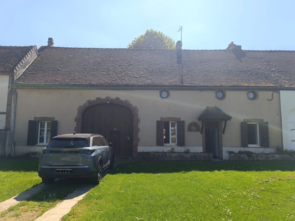 Maison à vendre 8 pièces VILLECHETIVE (89)-1h30 Paris