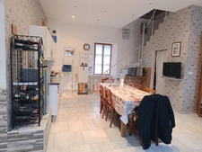 À VENDRE - Ancien corps de ferme rénové avec charme et potentiel à CORNANT ! 175 m² - 2 logements - Grange - Atelier - Terrain clos - Calme absolu ! 🌿🏡