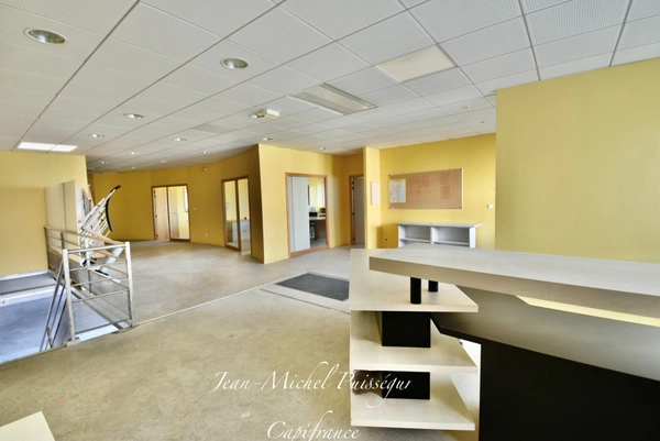 A louer à SAINT GAUDENS (31), Local Commercial et Industiel de 2400m2 Terrain de 3880m2