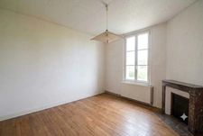 Maison de 128 m2 avec beaux volumes, jardin et dépendances