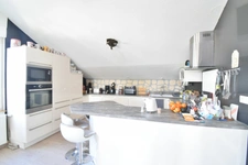 Appartement et local commercial - beaux volumes et multiples possibilités - PARGNY SUR SAULX 