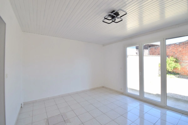 Maison de village 3 chambres avec cour fermée et grand garage – Nettancourt
