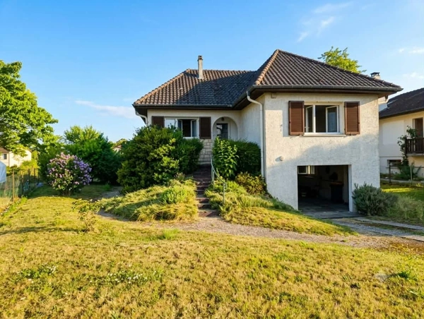 Maison familiale 204 m² avec 4 chambres, terrasse, jardin et sous-sol complet à Revigny-sur-Ornain
