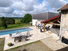 MAISON FAMILIALE 186 m² – 5 CHAMBRES – PISCINE – DPE B – TERRAIN 2 600 m² – LAIMONT