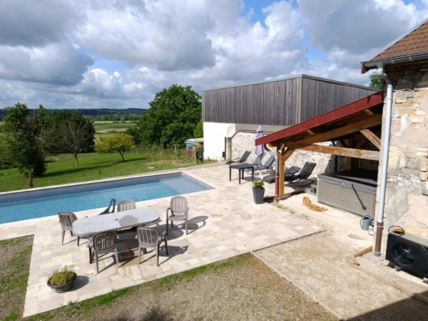 MAISON FAMILIALE 186 m² – 5 CHAMBRES – PISCINE – DPE B – TERRAIN 2 600 m² – LAIMONT