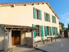Maison de 128 m2 avec beaux volumes, jardin et dépendances