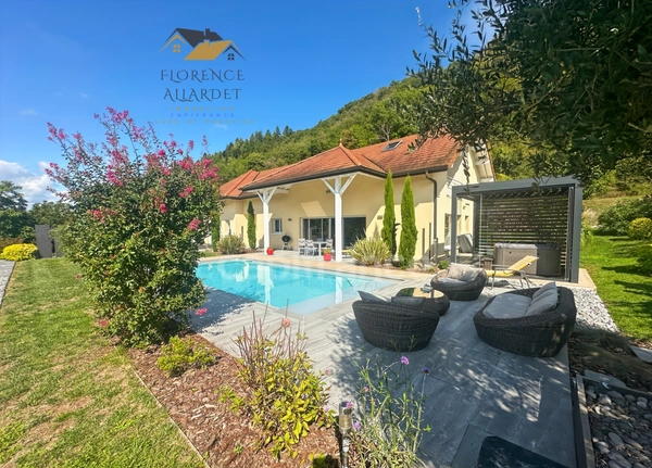 VILLA CONTEMPORAINE ENTRE ANNECY, GENÈVE ET AIX-LES-BAINS – VOLUMES D’EXCEPTION & ESPRIT RESORT PRIVÉ