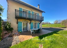 Saint-Jeoire-Prieuré – Character property with large annex and swimming pool (73)