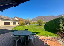 Saint-Jeoire-Prieuré – Character property with large annex and swimming pool (73)